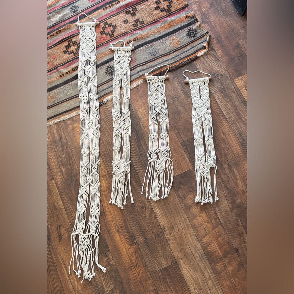 Handcrafted Macramé Wall Hanging Set For Hat Storage - Cream